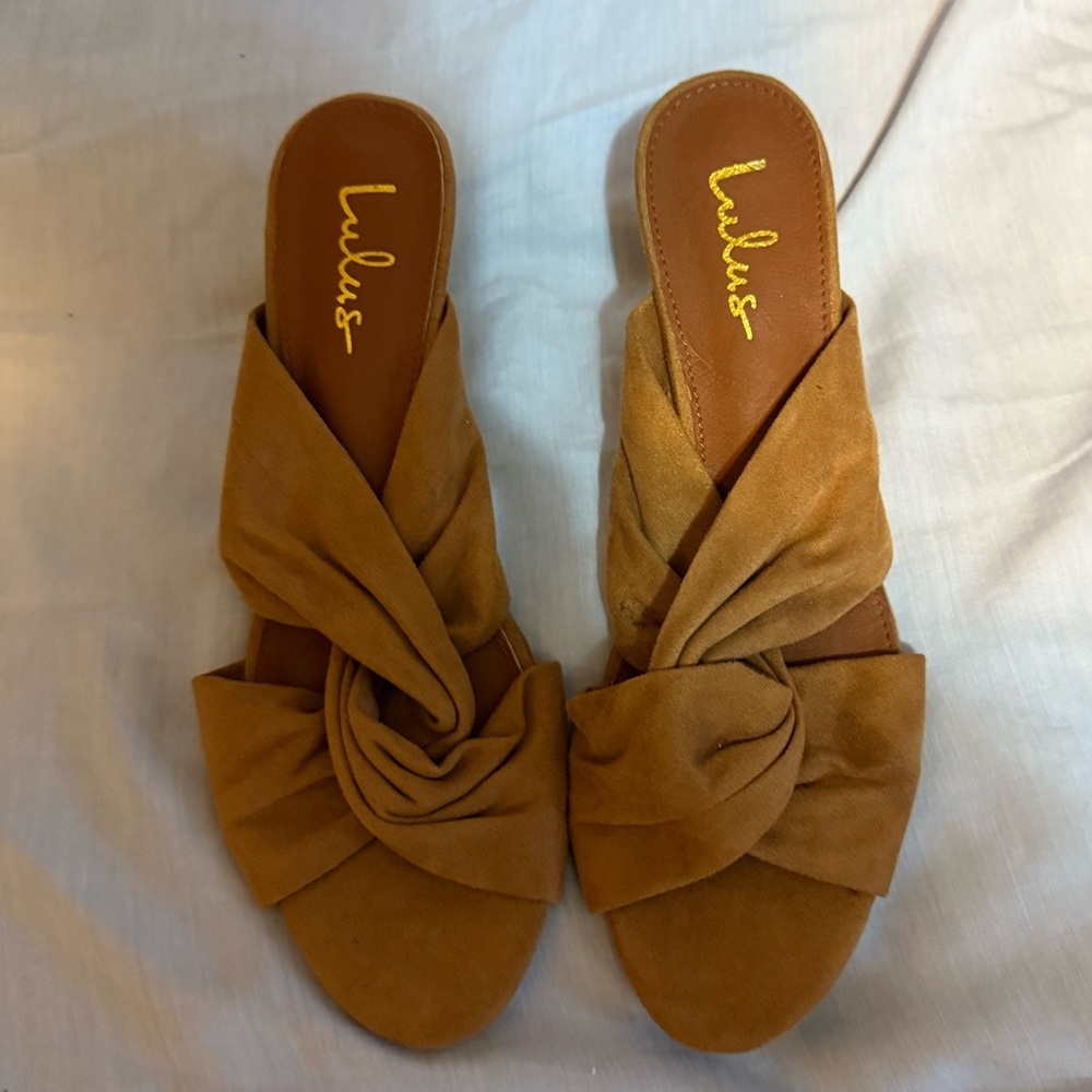 Lulu's Tan Women's Slide Sandals. Brand new without tags